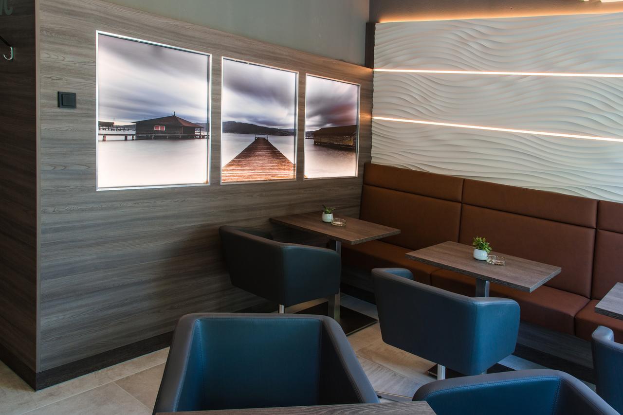 Hotel Restaurant Sailer Seewalchen Exterior photo